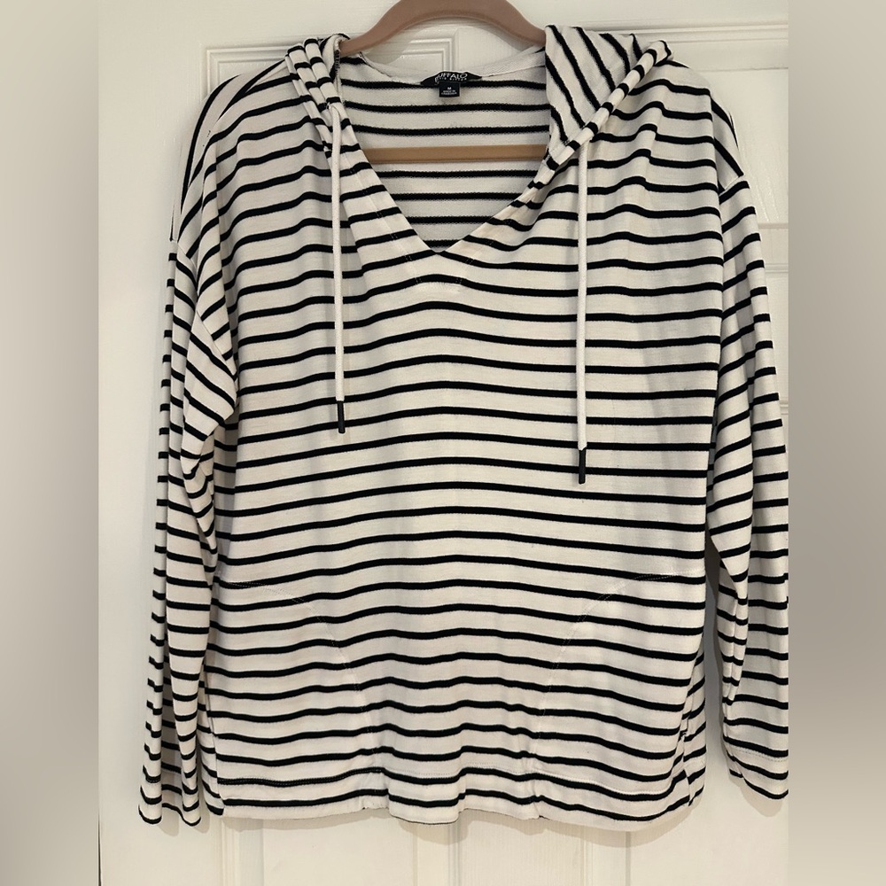 Ladies lightweight pullover hoodie shirt
